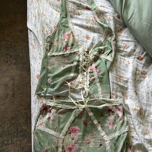 tiger mist flower set in teal